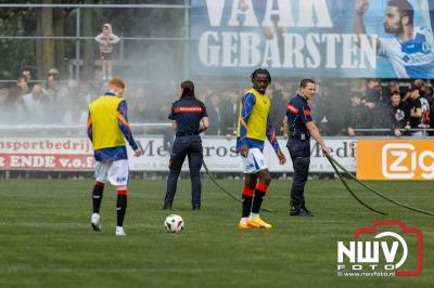 Bezoekers van een afgeladen Sportpark Mulderssingel in Wezep zien Ajax met 2-1 winnen in het oefenduel tegen Rangers FC. - © NWVFoto.nl