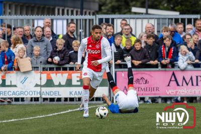 Bezoekers van een afgeladen Sportpark Mulderssingel in Wezep zien Ajax met 2-1 winnen in het oefenduel tegen Rangers FC. - © NWVFoto.nl