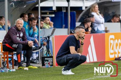 Bezoekers van een afgeladen Sportpark Mulderssingel in Wezep zien Ajax met 2-1 winnen in het oefenduel tegen Rangers FC. - © NWVFoto.nl