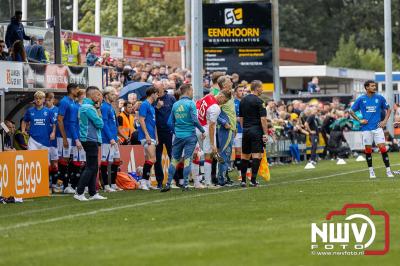 Bezoekers van een afgeladen Sportpark Mulderssingel in Wezep zien Ajax met 2-1 winnen in het oefenduel tegen Rangers FC. - © NWVFoto.nl