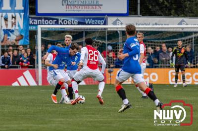 Bezoekers van een afgeladen Sportpark Mulderssingel in Wezep zien Ajax met 2-1 winnen in het oefenduel tegen Rangers FC. - © NWVFoto.nl