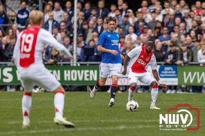 Bezoekers van een afgeladen Sportpark Mulderssingel in Wezep zien Ajax met 2-1 winnen in het oefenduel tegen Rangers FC. - © NWVFoto.nl