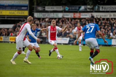 Bezoekers van een afgeladen Sportpark Mulderssingel in Wezep zien Ajax met 2-1 winnen in het oefenduel tegen Rangers FC. - © NWVFoto.nl