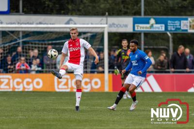 Bezoekers van een afgeladen Sportpark Mulderssingel in Wezep zien Ajax met 2-1 winnen in het oefenduel tegen Rangers FC. - © NWVFoto.nl