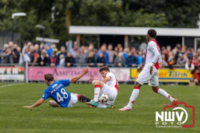 Bezoekers van een afgeladen Sportpark Mulderssingel in Wezep zien Ajax met 2-1 winnen in het oefenduel tegen Rangers FC. - © NWVFoto.nl