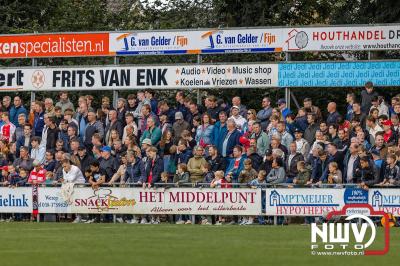 Bezoekers van een afgeladen Sportpark Mulderssingel in Wezep zien Ajax met 2-1 winnen in het oefenduel tegen Rangers FC. - © NWVFoto.nl