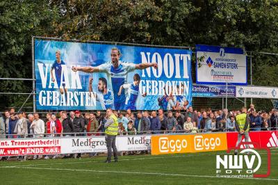 Bezoekers van een afgeladen Sportpark Mulderssingel in Wezep zien Ajax met 2-1 winnen in het oefenduel tegen Rangers FC. - © NWVFoto.nl