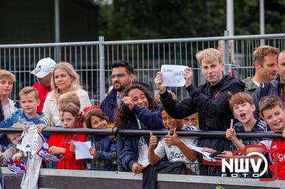 Bezoekers van een afgeladen Sportpark Mulderssingel in Wezep zien Ajax met 2-1 winnen in het oefenduel tegen Rangers FC. - © NWVFoto.nl