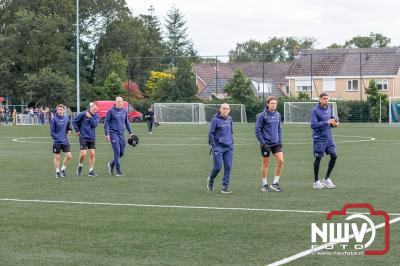 Bezoekers van een afgeladen Sportpark Mulderssingel in Wezep zien Ajax met 2-1 winnen in het oefenduel tegen Rangers FC. - © NWVFoto.nl