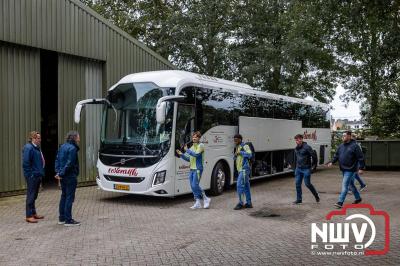 Bezoekers van een afgeladen Sportpark Mulderssingel in Wezep zien Ajax met 2-1 winnen in het oefenduel tegen Rangers FC. - © NWVFoto.nl