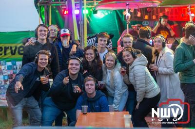 Zaterdagavond in de polder van Oosterwolde was het één en al gezelligheid bij het BigPop Festival, editie 2024. - © NWVFoto.nl