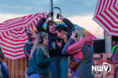 Zaterdagavond in de polder van Oosterwolde was het één en al gezelligheid bij het BigPop Festival, editie 2024. - © NWVFoto.nl