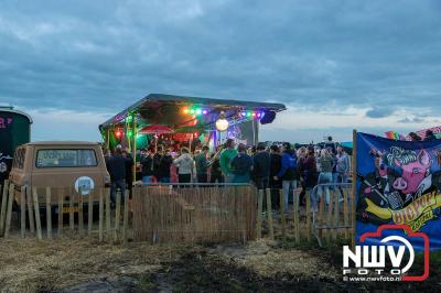 Zaterdagavond in de polder van Oosterwolde was het één en al gezelligheid bij het BigPop Festival, editie 2024. - © NWVFoto.nl