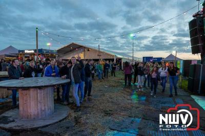 Zaterdagavond in de polder van Oosterwolde was het één en al gezelligheid bij het BigPop Festival, editie 2024. - © NWVFoto.nl