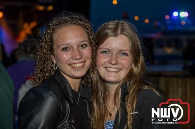 Zaterdagavond in de polder van Oosterwolde was het één en al gezelligheid bij het BigPop Festival, editie 2024. - © NWVFoto.nl