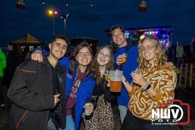 Zaterdagavond in de polder van Oosterwolde was het één en al gezelligheid bij het BigPop Festival, editie 2024. - © NWVFoto.nl