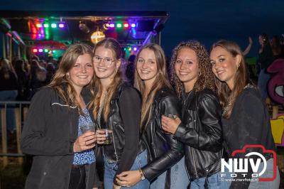 Zaterdagavond in de polder van Oosterwolde was het één en al gezelligheid bij het BigPop Festival, editie 2024. - © NWVFoto.nl