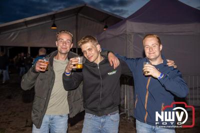 Zaterdagavond in de polder van Oosterwolde was het één en al gezelligheid bij het BigPop Festival, editie 2024. - © NWVFoto.nl