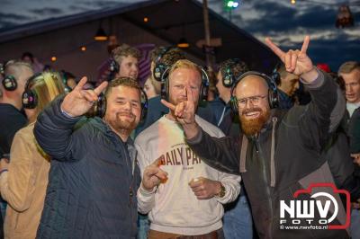 Zaterdagavond in de polder van Oosterwolde was het één en al gezelligheid bij het BigPop Festival, editie 2024. - © NWVFoto.nl