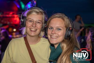 Zaterdagavond in de polder van Oosterwolde was het één en al gezelligheid bij het BigPop Festival, editie 2024. - © NWVFoto.nl