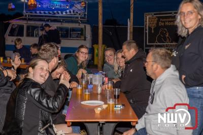 Zaterdagavond in de polder van Oosterwolde was het één en al gezelligheid bij het BigPop Festival, editie 2024. - © NWVFoto.nl