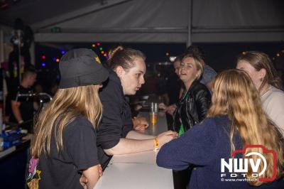 Zaterdagavond in de polder van Oosterwolde was het één en al gezelligheid bij het BigPop Festival, editie 2024. - © NWVFoto.nl