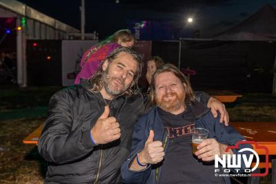 Zaterdagavond in de polder van Oosterwolde was het één en al gezelligheid bij het BigPop Festival, editie 2024. - © NWVFoto.nl