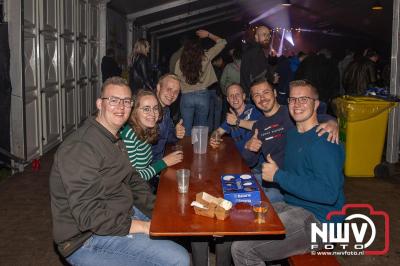 Zaterdagavond in de polder van Oosterwolde was het één en al gezelligheid bij het BigPop Festival, editie 2024. - © NWVFoto.nl