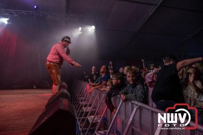 Zaterdagavond in de polder van Oosterwolde was het één en al gezelligheid bij het BigPop Festival, editie 2024. - © NWVFoto.nl