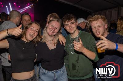 Zaterdagavond in de polder van Oosterwolde was het één en al gezelligheid bij het BigPop Festival, editie 2024. - © NWVFoto.nl