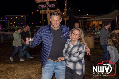 Zaterdagavond in de polder van Oosterwolde was het één en al gezelligheid bij het BigPop Festival, editie 2024. - © NWVFoto.nl