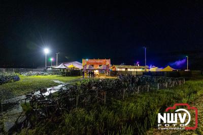 Zaterdagavond in de polder van Oosterwolde was het één en al gezelligheid bij het BigPop Festival, editie 2024. - © NWVFoto.nl