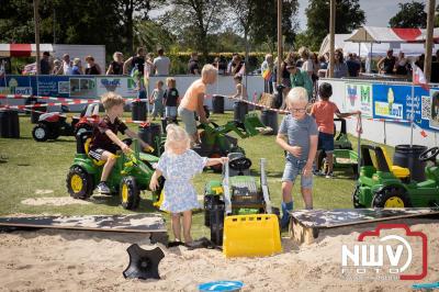 Oogstfeest en Fokveedag in Oldebroek: Een Nostalgische Boerendag voor Jong en Oud - © NWVFoto.nl