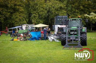 Zon, regen en hagel wisselden elkaar af tijdens de Schapenmarkt in Oldebroek, maar over het aantal bezoekers viel niets te klagen. - © NWVFoto.nl