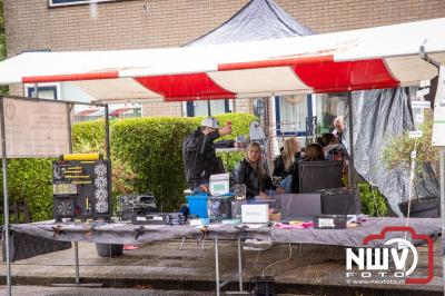 Zon, regen en hagel wisselden elkaar af tijdens de Schapenmarkt in Oldebroek, maar over het aantal bezoekers viel niets te klagen. - © NWVFoto.nl