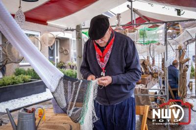 Zon, regen en hagel wisselden elkaar af tijdens de Schapenmarkt in Oldebroek, maar over het aantal bezoekers viel niets te klagen. - © NWVFoto.nl