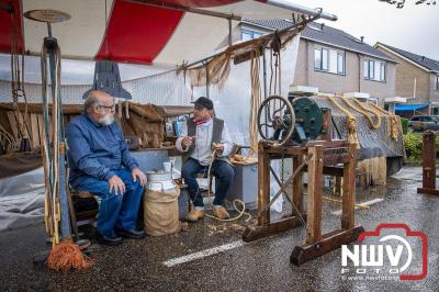 Zon, regen en hagel wisselden elkaar af tijdens de Schapenmarkt in Oldebroek, maar over het aantal bezoekers viel niets te klagen. - © NWVFoto.nl