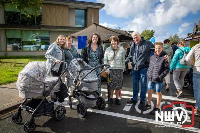 Zon, regen en hagel wisselden elkaar af tijdens de Schapenmarkt in Oldebroek, maar over het aantal bezoekers viel niets te klagen. - © NWVFoto.nl