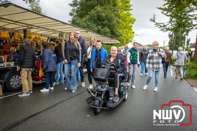 Zon, regen en hagel wisselden elkaar af tijdens de Schapenmarkt in Oldebroek, maar over het aantal bezoekers viel niets te klagen. - © NWVFoto.nl