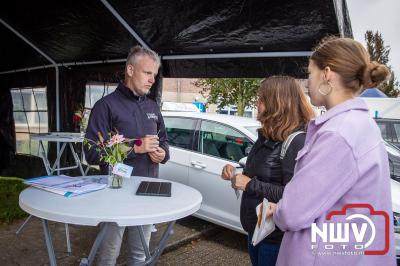 Zon, regen en hagel wisselden elkaar af tijdens de Schapenmarkt in Oldebroek, maar over het aantal bezoekers viel niets te klagen. - © NWVFoto.nl