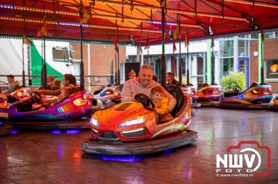 Zon, regen en hagel wisselden elkaar af tijdens de Schapenmarkt in Oldebroek, maar over het aantal bezoekers viel niets te klagen. - © NWVFoto.nl