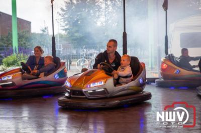 Zon, regen en hagel wisselden elkaar af tijdens de Schapenmarkt in Oldebroek, maar over het aantal bezoekers viel niets te klagen. - © NWVFoto.nl