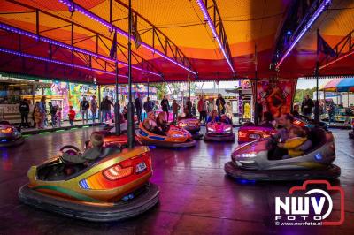 Zon, regen en hagel wisselden elkaar af tijdens de Schapenmarkt in Oldebroek, maar over het aantal bezoekers viel niets te klagen. - © NWVFoto.nl