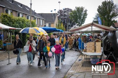 Zon, regen en hagel wisselden elkaar af tijdens de Schapenmarkt in Oldebroek, maar over het aantal bezoekers viel niets te klagen. - © NWVFoto.nl