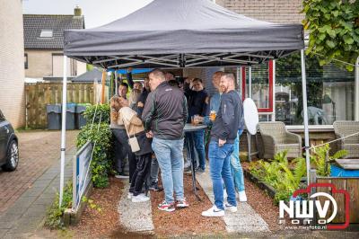 Zon, regen en hagel wisselden elkaar af tijdens de Schapenmarkt in Oldebroek, maar over het aantal bezoekers viel niets te klagen. - © NWVFoto.nl