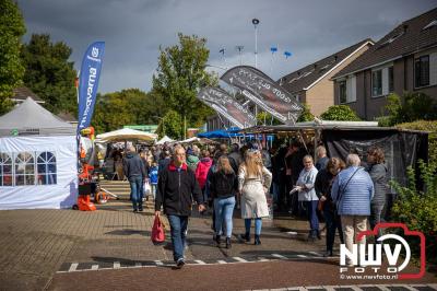 Zon, regen en hagel wisselden elkaar af tijdens de Schapenmarkt in Oldebroek, maar over het aantal bezoekers viel niets te klagen. - © NWVFoto.nl