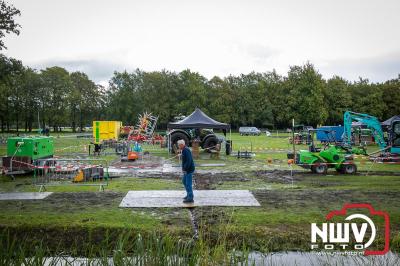 Zon, regen en hagel wisselden elkaar af tijdens de Schapenmarkt in Oldebroek, maar over het aantal bezoekers viel niets te klagen. - © NWVFoto.nl