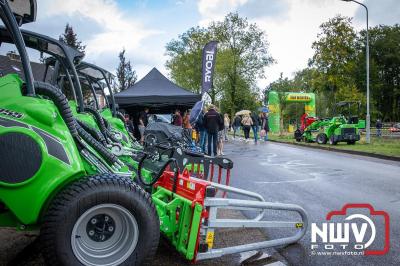 Zon, regen en hagel wisselden elkaar af tijdens de Schapenmarkt in Oldebroek, maar over het aantal bezoekers viel niets te klagen. - © NWVFoto.nl