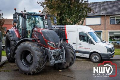 Zon, regen en hagel wisselden elkaar af tijdens de Schapenmarkt in Oldebroek, maar over het aantal bezoekers viel niets te klagen. - © NWVFoto.nl