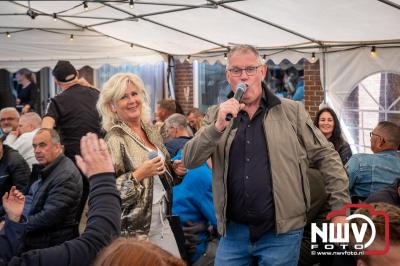 Zon, regen en hagel wisselden elkaar af tijdens de Schapenmarkt in Oldebroek, maar over het aantal bezoekers viel niets te klagen. - © NWVFoto.nl